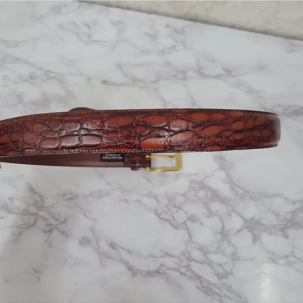 Roundtree & Yorke Brown Leather Croc Embossed Belt with Gold Toned Brass Buckle